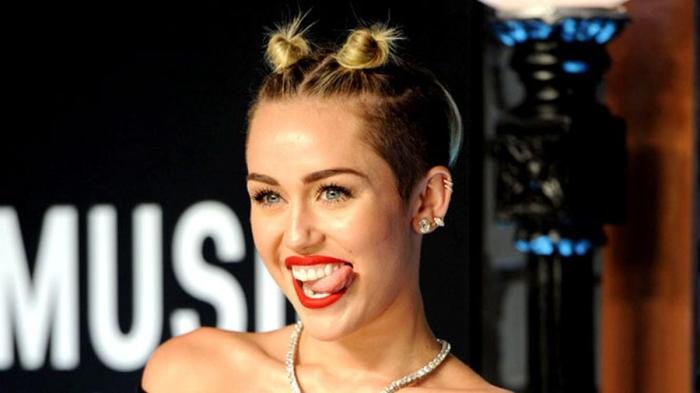 Miley Cyrus Mencoba Peruntungan