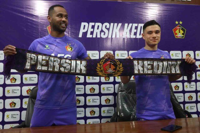 FOTO: Perkenalkan, Ini Dia Dua Pemain Baru Persik Kediri Jelang Arungi ... Pemain asing baru Persik Kediri